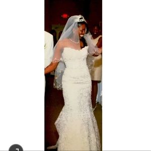 Beautiful Wedding Dress w/Swarovski Crystals